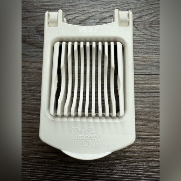 Pampered Chef Egg Slicer - Picture 1 of 7